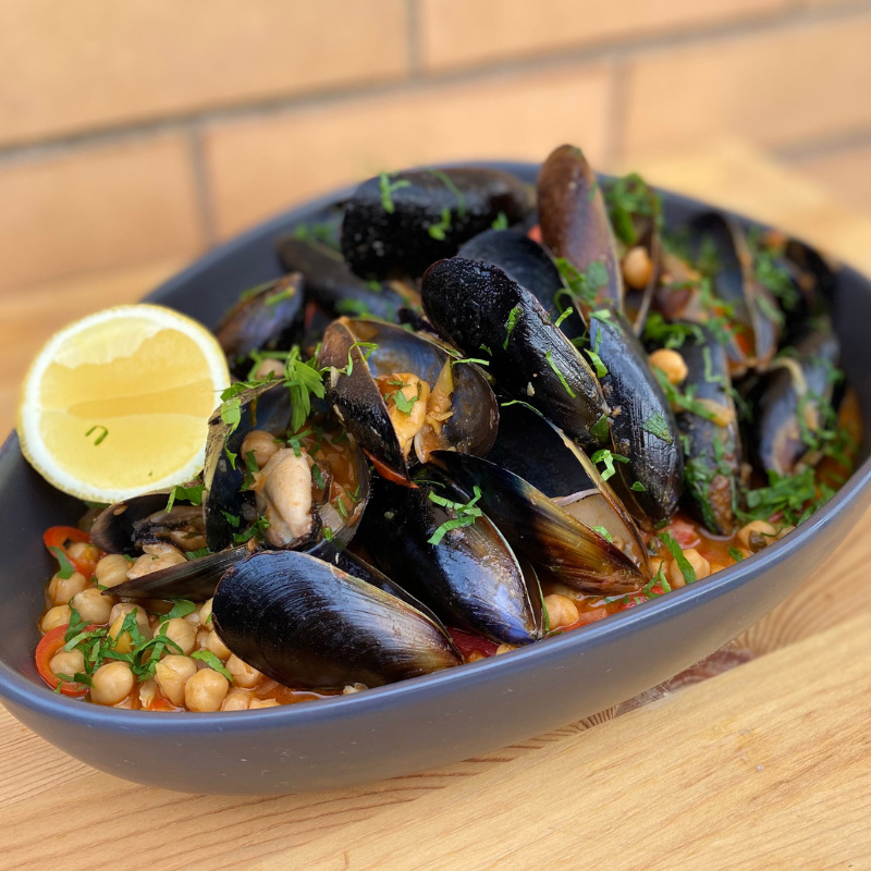 Braised Black Mussels, with chickpeas, roast capsicum and tomato - Rauform Recipe